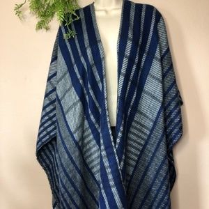 Women's Woolrich Plaid Flannel Poncho Cape Shawl Fringe One Size Blue Black Gray